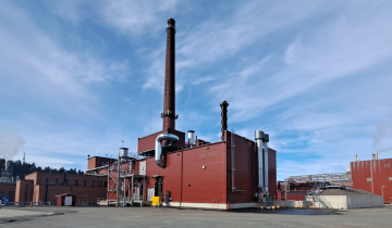 Commissioning and operation for first of its kind large steam generating heat pump under commercial conditions
